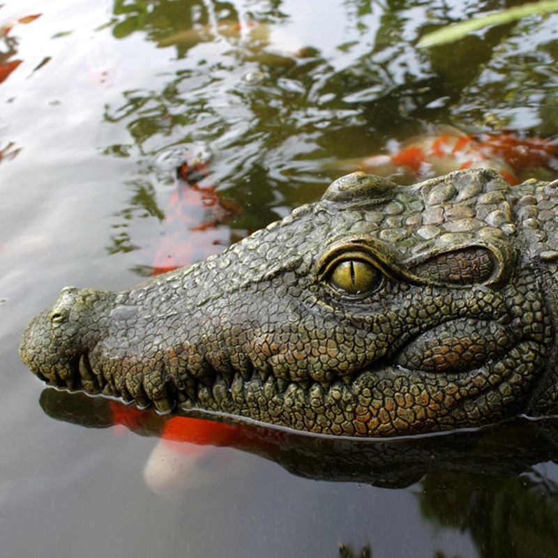 Simulador de jardín al aire libre con animales y decoraciones flotantes de cocodrilo — imagen 3