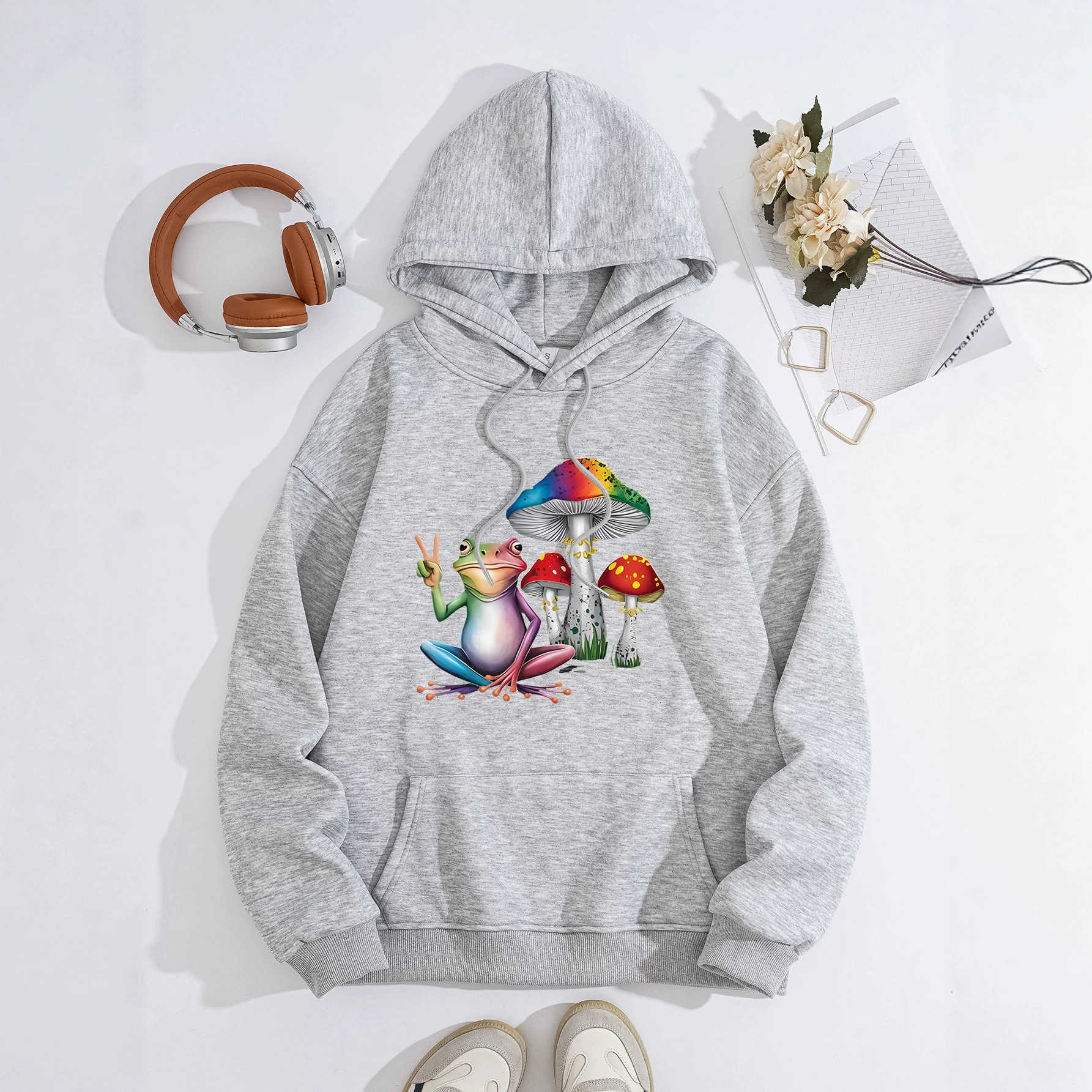 Mushroom Frog Comfortable Hoodie — imagen 3