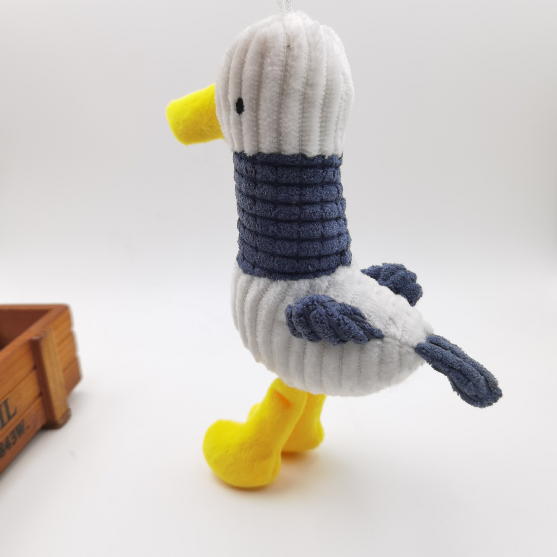 Muñeca de gaviota de peluche adorabilísima con gancho para mochila roja — imagen 2