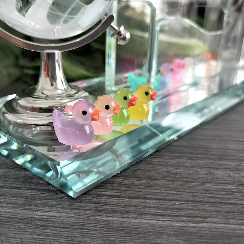 50 Piezas de Mini Patos de Resina Luminosos, Patos Miniatura que Brillan en la Oscuridad, para Jardines DIY, Casas de Muñecas, Accesorios de Pato, Micro Paisajismo, Acuarios y Decoración de Fiestas — imagen 2
