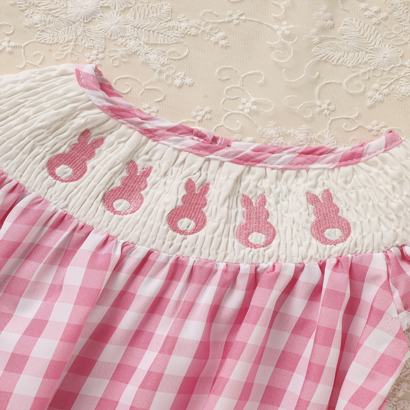 Conjunto Tierno de Mameluco de Conejito para Niña, Traje con Manga Capa y Bordado de Conejito, Incluye Diadema - Peto de Cuadros Rosa — imagen 2
