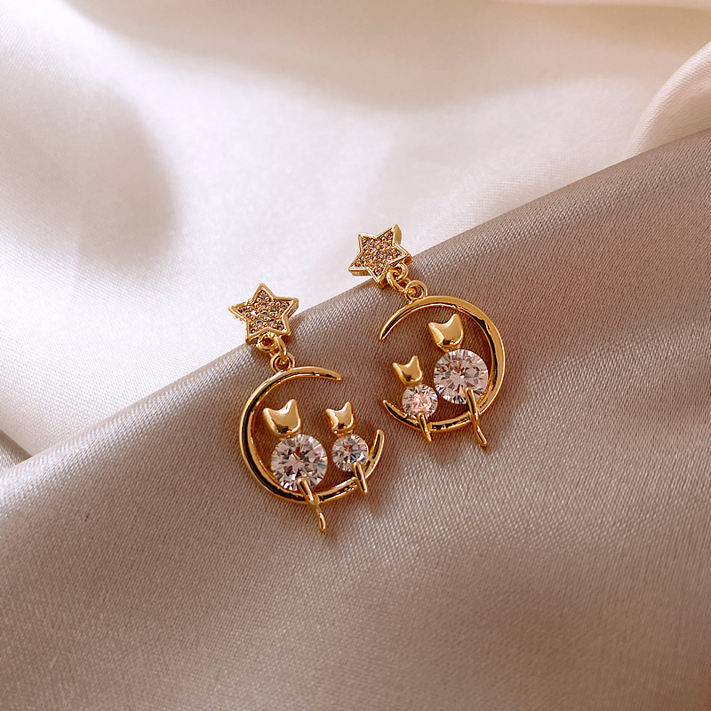 Aretes de Gato con Circonita Personalizados Estilo Coreano, Aguja de Plata 925, Edición Coreana Rojo Malla, Aretes de Diamante Estrella y Luna, Elegantes y Versátiles para Mujer — imagen 2