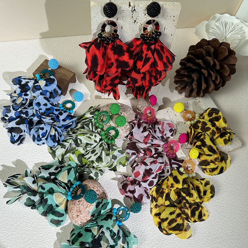 Pendientes de flecos con estampado de leopardo, modernos y exagerados — imagen 8