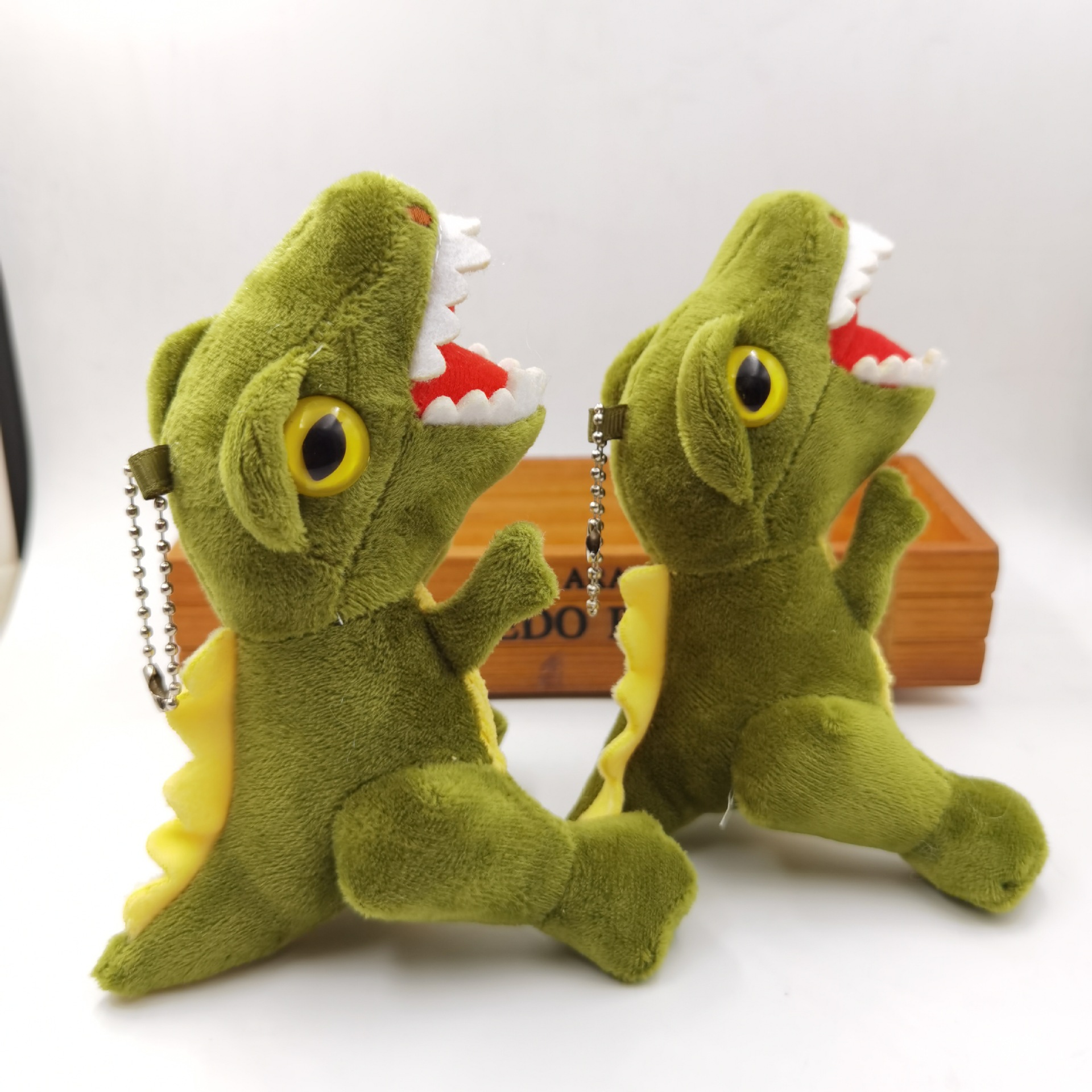 Dinosaurio de Red Plástico con Cuerda Colorida - Muñeca de Peluche para Niños - Cadena de Clave o Pendiente para Mochila — imagen 4