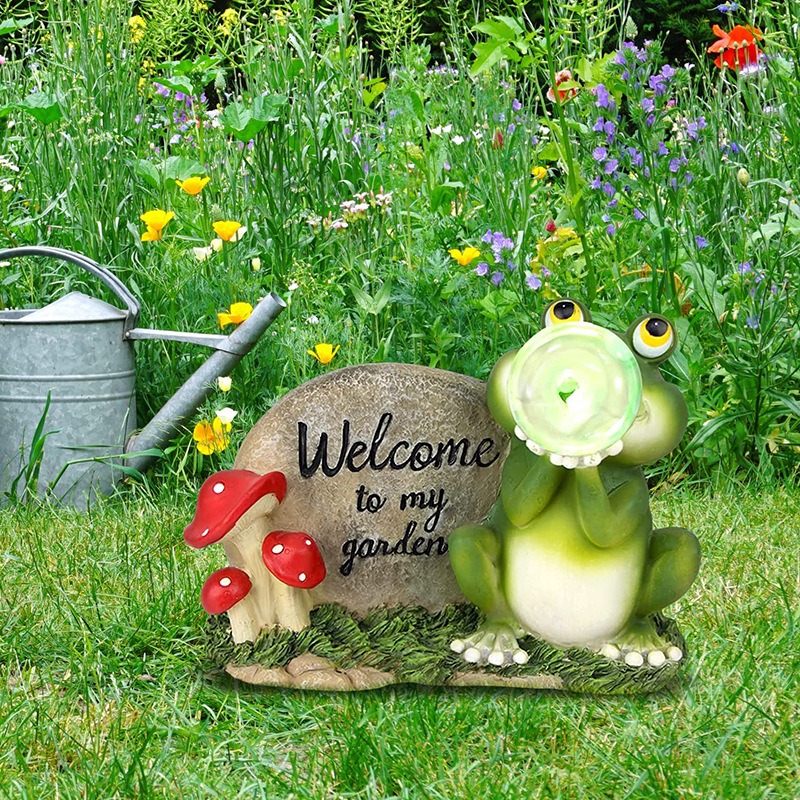 Solar garden lamp frog resin statue decoration — image 3