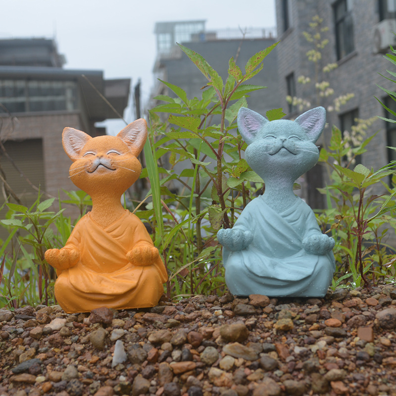 Estatua de Gato Meditativo en Resina, Sentado con Flores en Jardín Decoración para Hogar — imagen 2