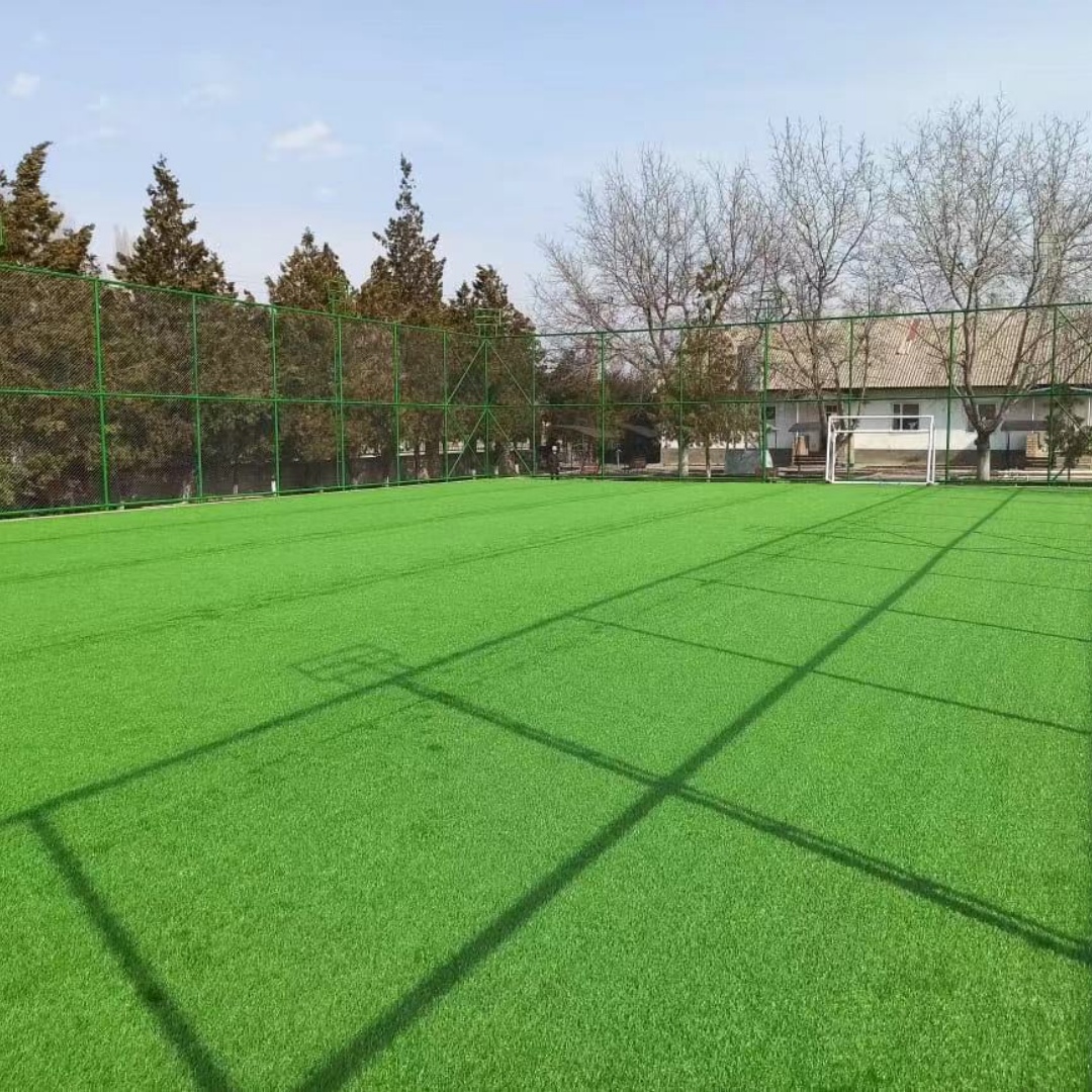 Alfombra de Césped Artificial para Exterior de 3FTx10FT, Rollo de Pasto Falso Grueso y Realista para Decoración de Patio, Balcón y Jardín, Tapete de Drenaje para Perros y Mascotas, 1.38" de Altura de Fibra — imagen 15