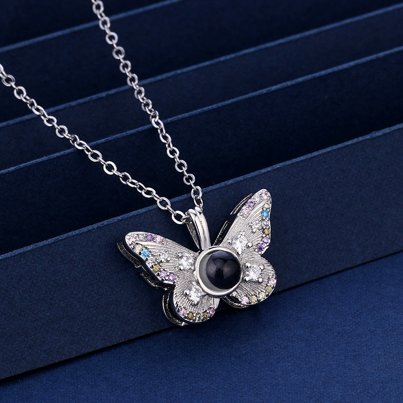 Colgante de Proyección de Mariposa Diamante Colorido Femenino 100 Idiomas Te Amo Foto HD — imagen 2