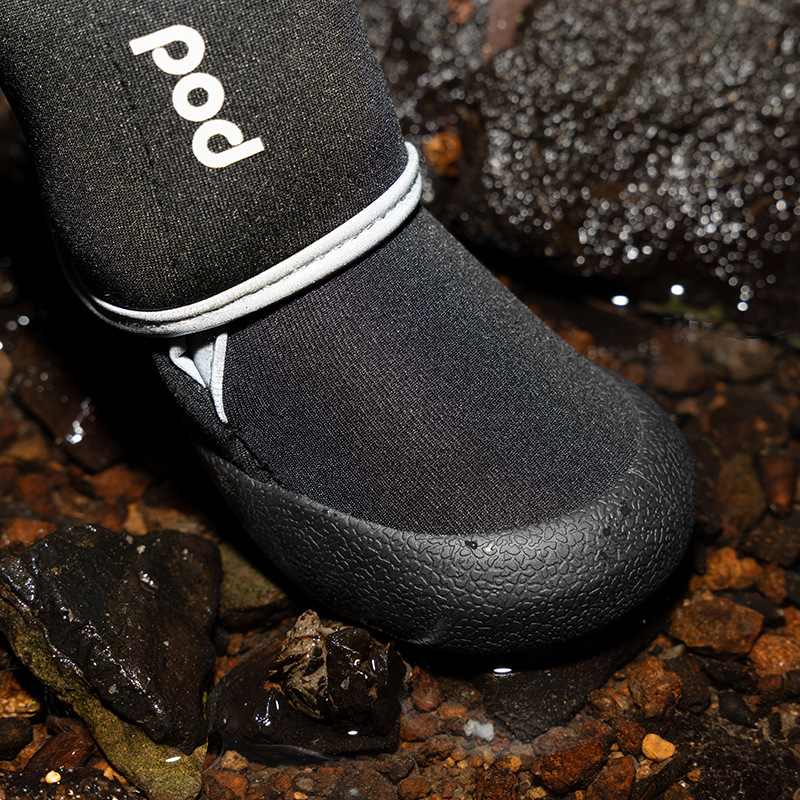 Zapatillas deportivas para mascotas - Botas impermeables al aire libre con tirantes anti-deslizamiento y reflejos — imagen 5