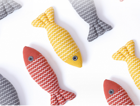 Juguetes para gatos con pescado de tela de lino y hierba de menta — imagen 6