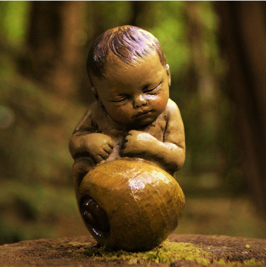 Ornamento de Resina para Jardín - Muñeca Dormida en Concha — imagen 1