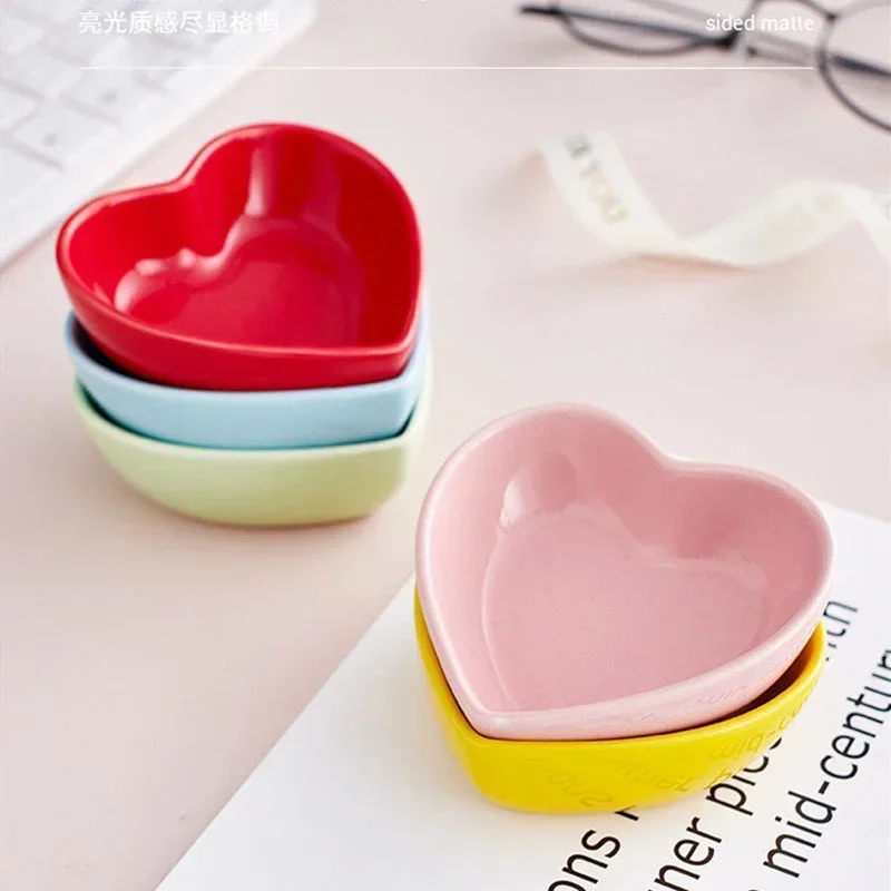 Hamster Feeding Bowl Colorful Heart Shape Ceramic Plate Food Water Bowl For Rabbit Guinea Pig Small Pets Feeder Pet Supplies — image 1