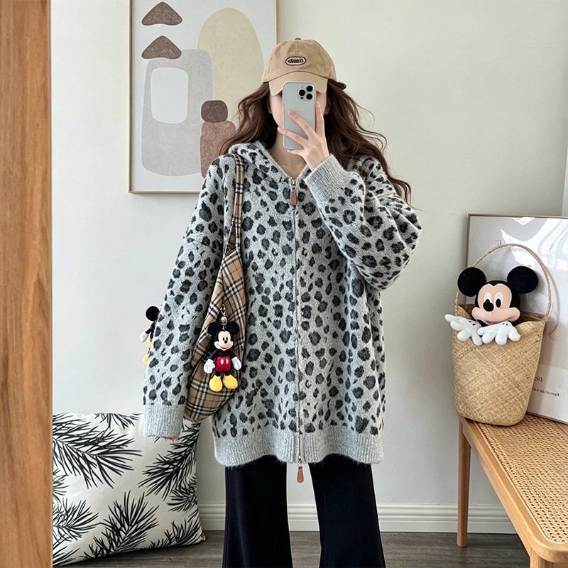 Hooded leopard print sweater — image 5