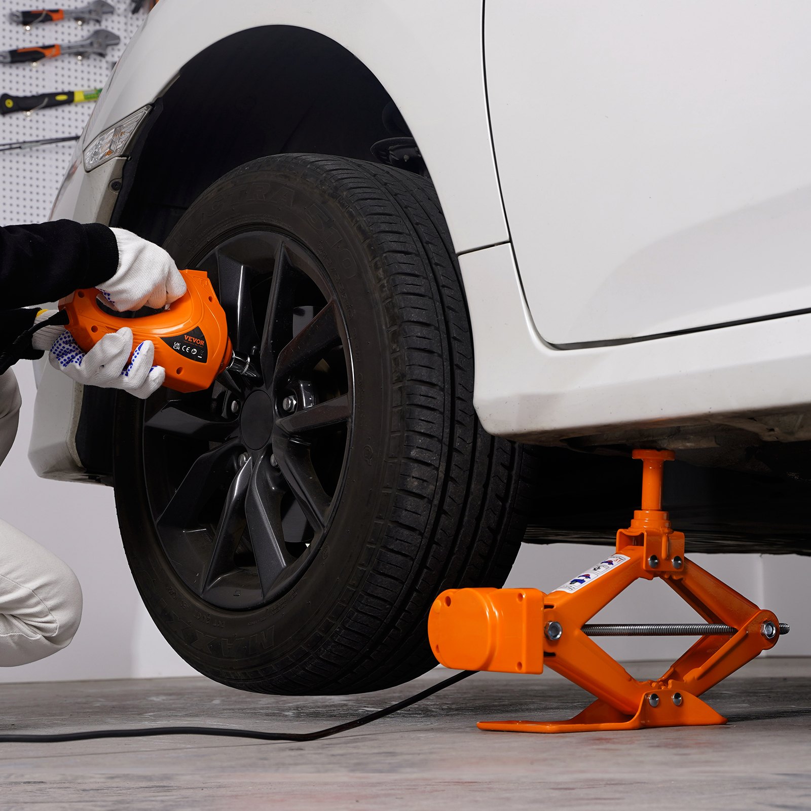 VEVOR Electric Car Jack, 3 Tons 6600 Lbs Scissor Jack With Electric Impact Wrench, 12V Car Jack With Double Saddles With Remote Control, Portable Car Jack Lifting For Sedan, SUV, Truck Tire Change — imagen 3