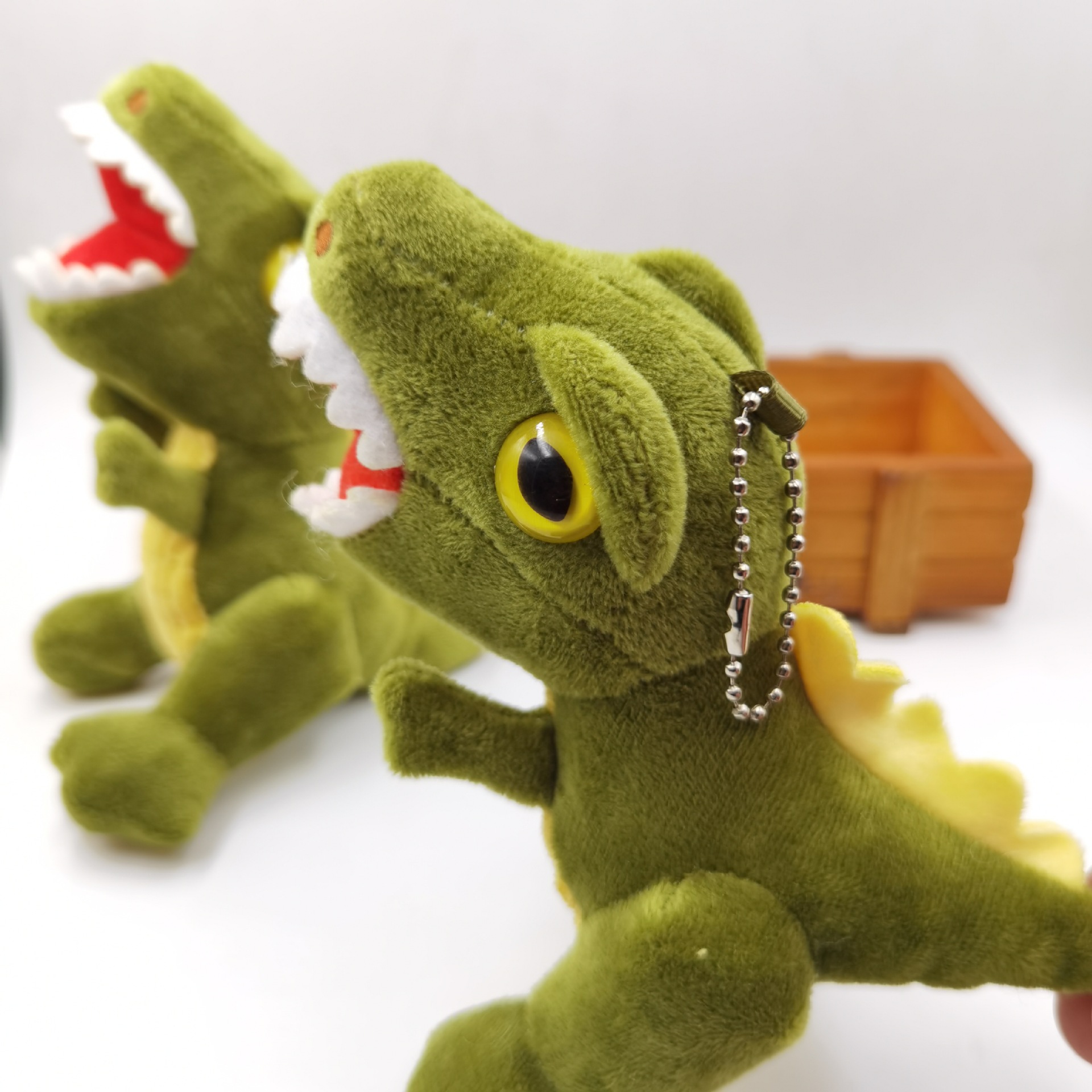 Dinosaurio de Red Plástico con Cuerda Colorida - Muñeca de Peluche para Niños - Cadena de Clave o Pendiente para Mochila — imagen 5